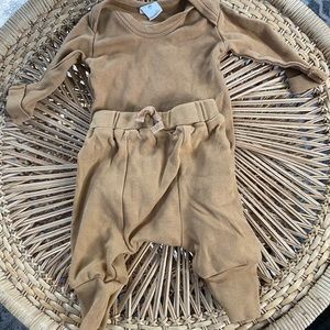 Kate Quinn Apple cinnamon lounge set